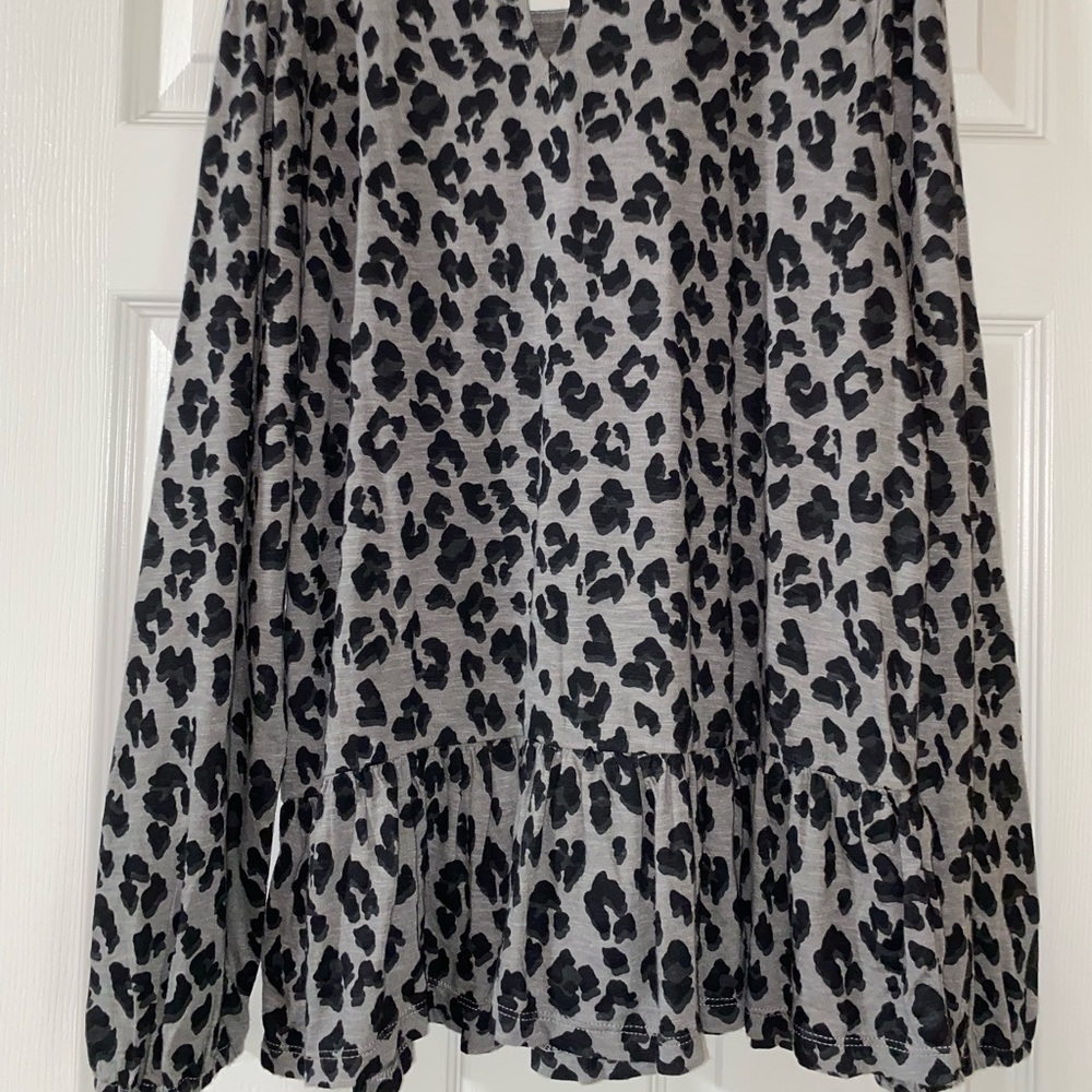 - Lucky Brand/ Leopard Long Sleeve Top - Picture 6 of 9